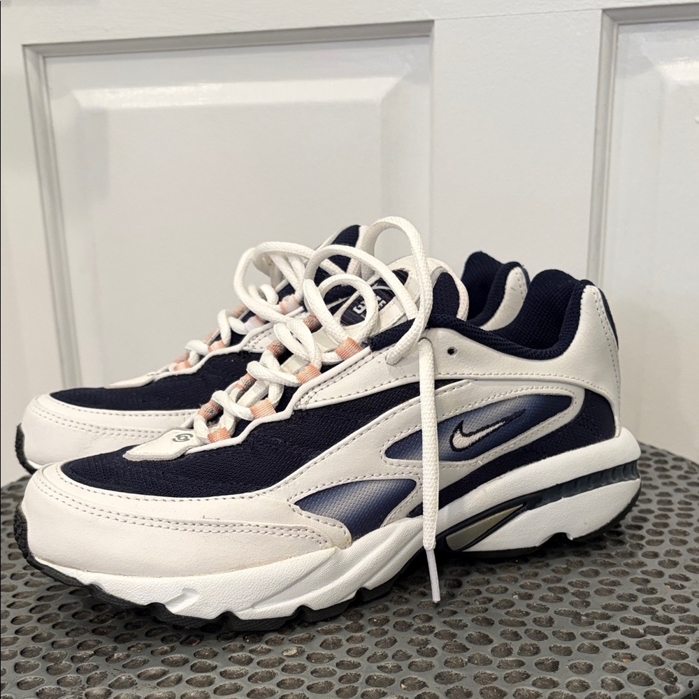 Y2K Nike ALATE 3 Tennis Shoes size US 6 Eur 38.5 White, Navy, and Light Pink